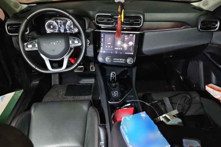 Used Lynk & Co 02 2019 1.5T DCT Two-Wheel Drive Pro Edition China VI Standard Center Console