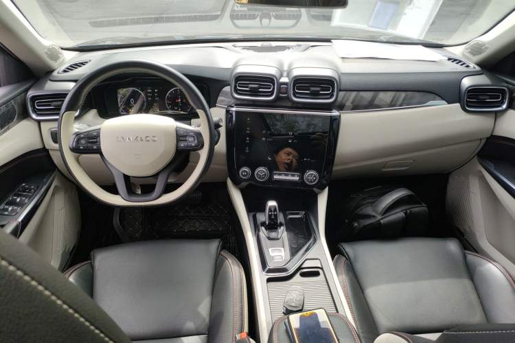 Used Lynk & Co 02 2019 High-Energy Edition 2.0T Automatic Two-Wheel Drive Zhaoban Model China VI Standard Center Console