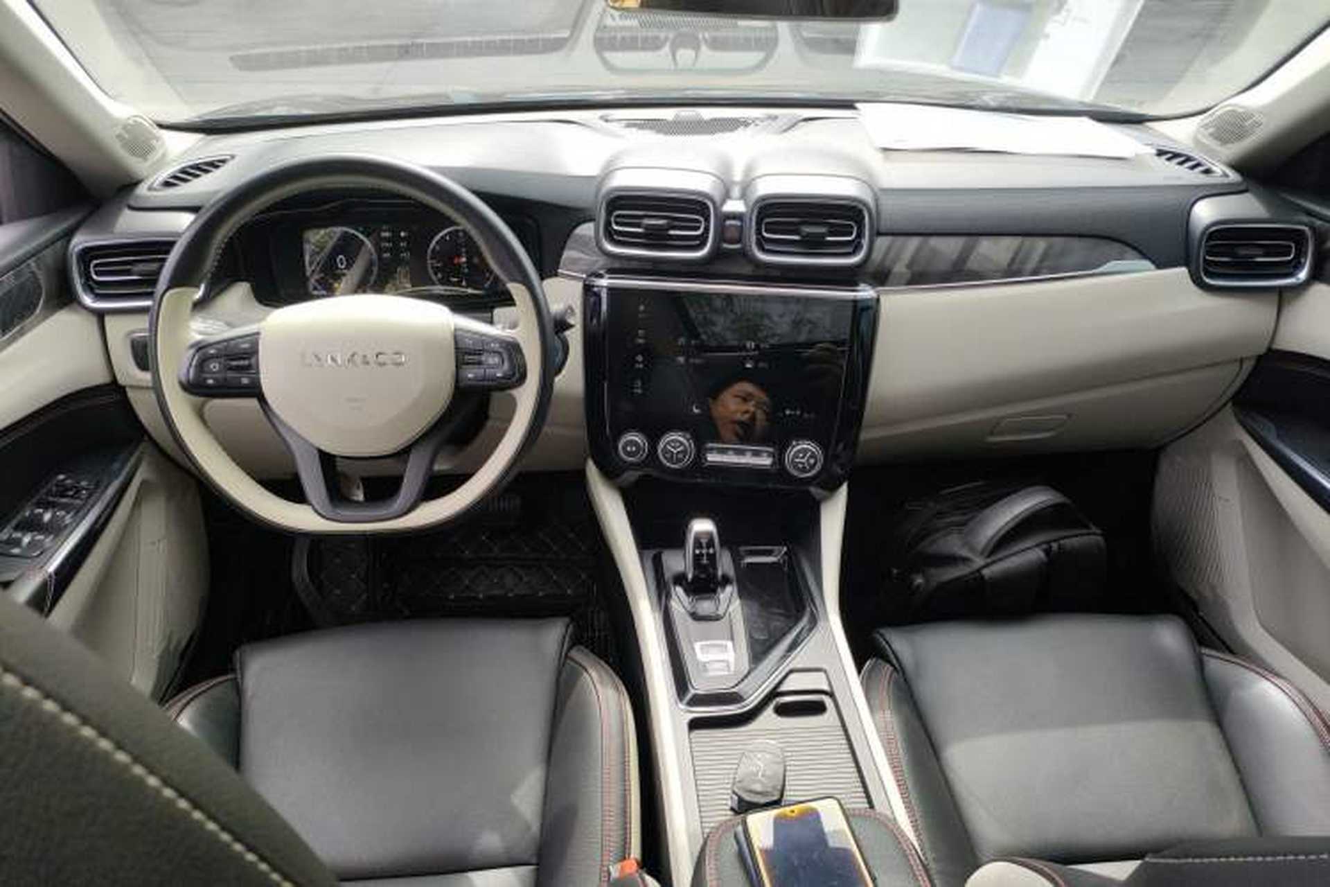 Used Lynk & Co 02 2019 High-Energy Edition 2.0T Automatic Two-Wheel Drive Zhaoban Model China VI Standard Center Console