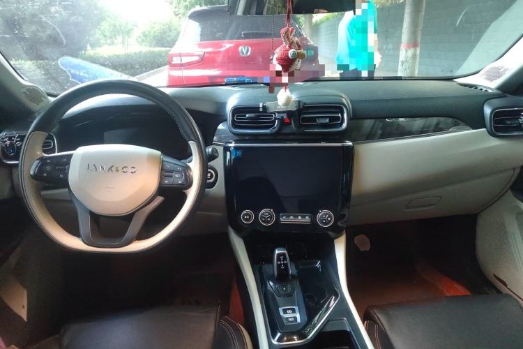 Used Lynk & Co 02 2019 1.5T DCT Two-Wheel Drive Zhaoban Version China VI Standard Center Console