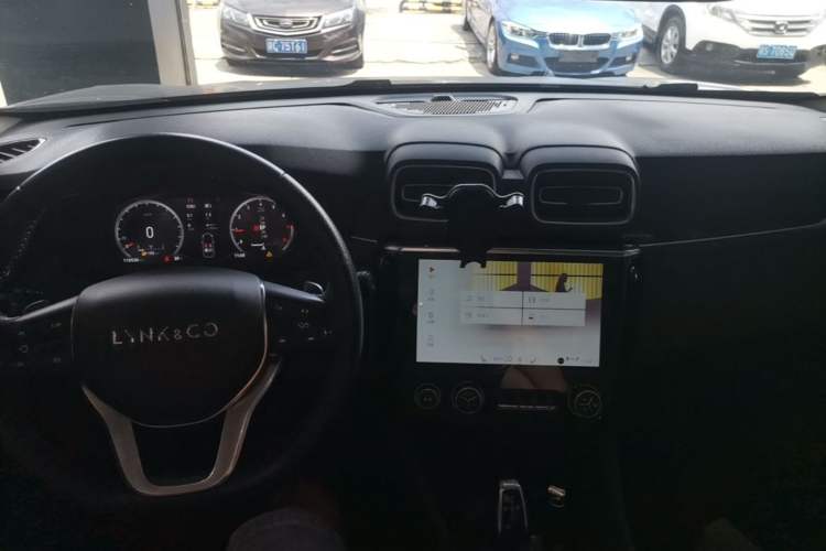 Used Lynk & Co 02 2019 1.5T DCT Two-Wheel Drive Sporty Version China VI Standard Center Console