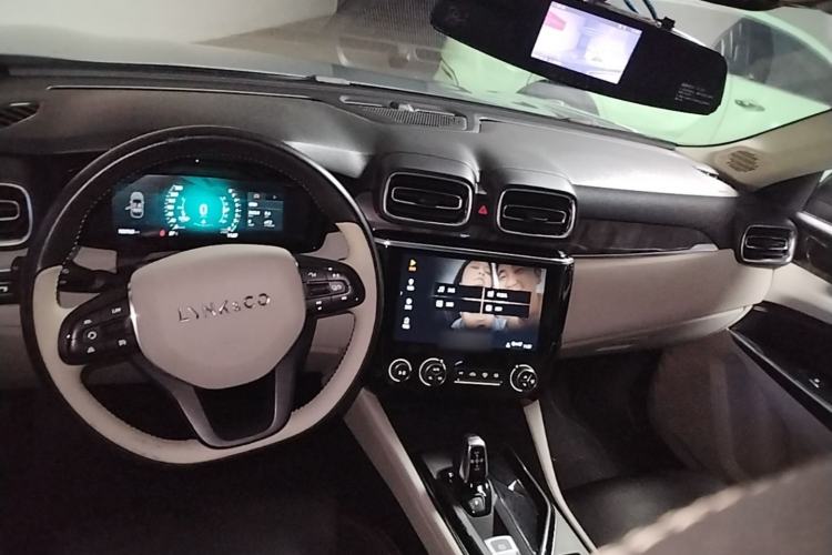 Used Lynk & Co 02 2019 1.5T DCT Two-Wheel Drive Zhaoban Version China VI Standard Center Console