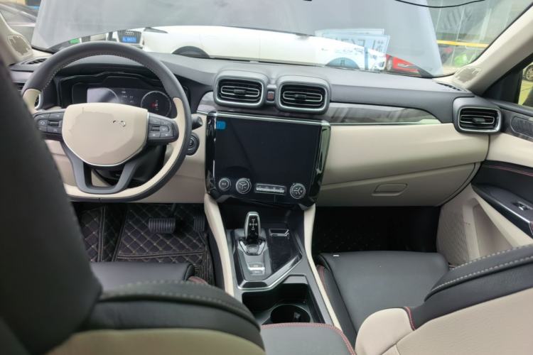 Used Lynk & Co 02 2019 1.5T DCT Two-Wheel Drive Zhaoban Version China VI Standard Center Console