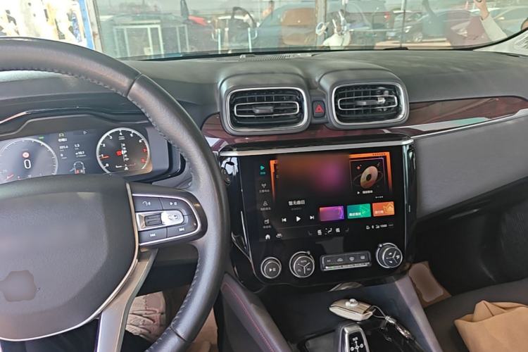 Used Lynk & Co 02 2019 High-Energy Edition 2.0T Automatic Two-Wheel Drive Shine Pro Edition China VI Standard Center Console