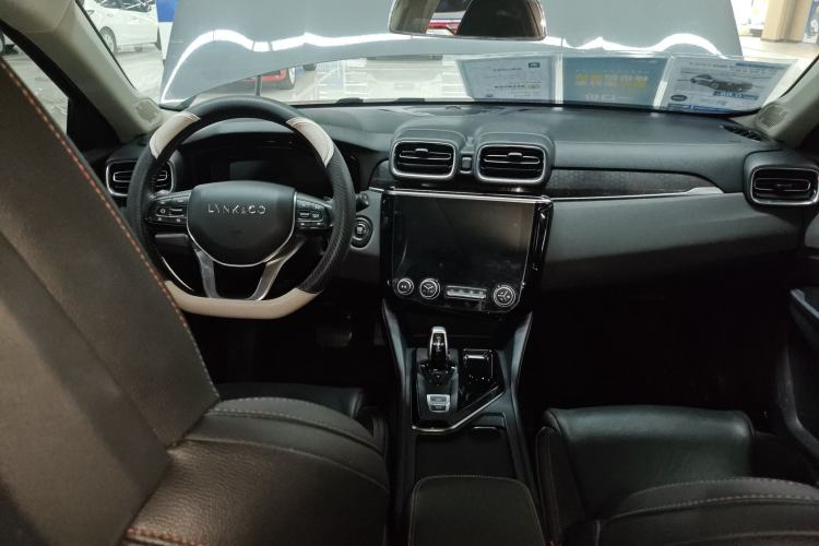 Used Lynk & Co 02 2019 High-Energy Edition 2.0T Automatic Two-Wheel Drive Rugged Version China VI Standard Center Console