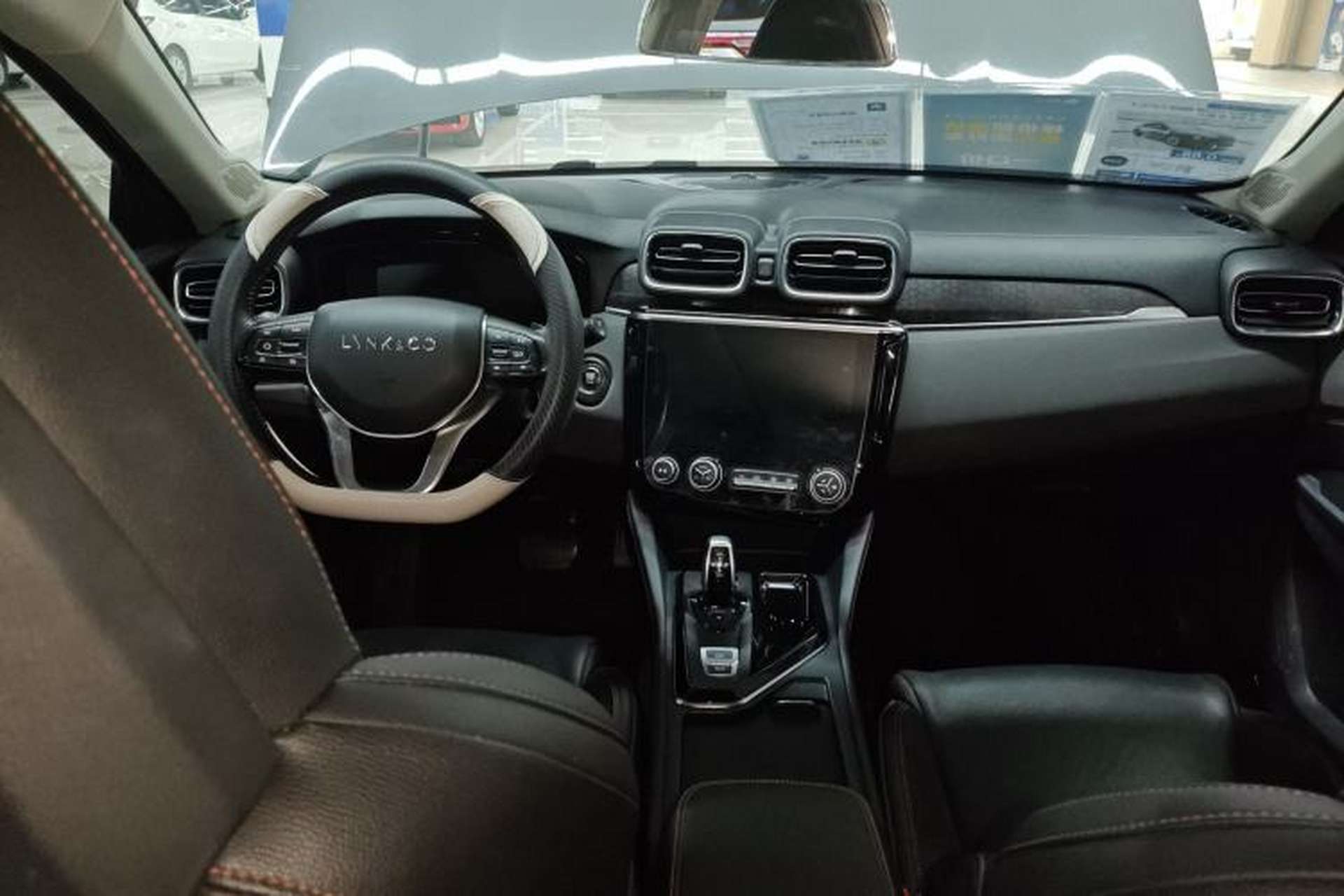 Used Lynk & Co 02 2019 High-Energy Edition 2.0T Automatic Two-Wheel Drive Rugged Version China VI Standard Center Console