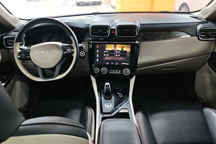 Used Lynk & Co 02 2019 1.5T DCT Two-Wheel Drive Zhaoban Version China VI Standard Center Console