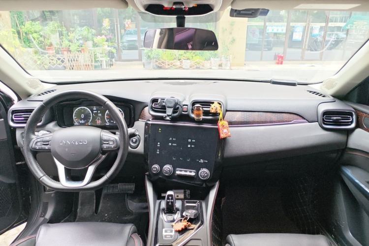 Used Lynk & Co 02 2019 High-Energy Edition 2.0T Automatic Two-Wheel Drive Rugged Version China VI Standard Center Console