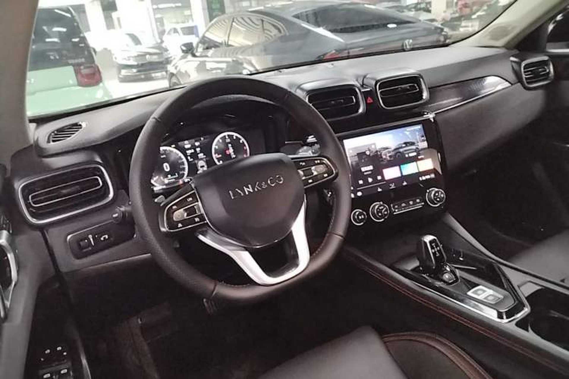 Used Lynk & Co 02 2019 High-Energy Edition 2.0T Automatic Two-Wheel Drive Pro Version China VI Standard Center Console