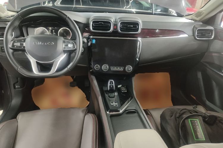 Used Lynk & Co 02 2019 High-Energy Edition 2.0T Automatic Two-Wheel Drive Shine Pro Edition China VI Standard Center Console