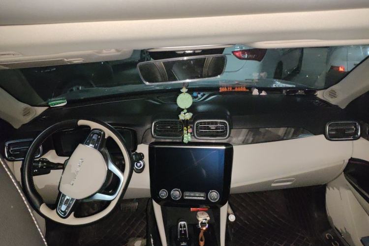 Used Lynk & Co 02 2019 1.5T DCT Two-Wheel Drive Shine Pro Edition China VI Standard Center Console