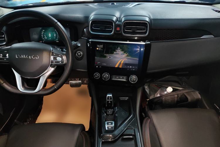 Used Lynk & Co 02 2019 High-Energy Edition 2.0T Automatic Two-Wheel Drive Shine Pro Edition China VI Standard Center Console