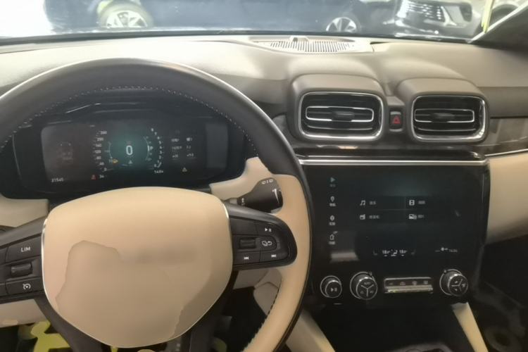 Used Lynk & Co 02 2019 1.5T DCT Two-Wheel Drive Zhaoban Version China VI Standard Center Console