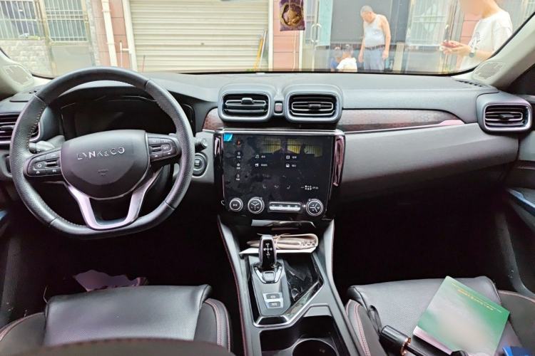 Used Lynk & Co 02 2019 1.5T DCT Two-Wheel Drive Sporty Version China VI Standard Center Console