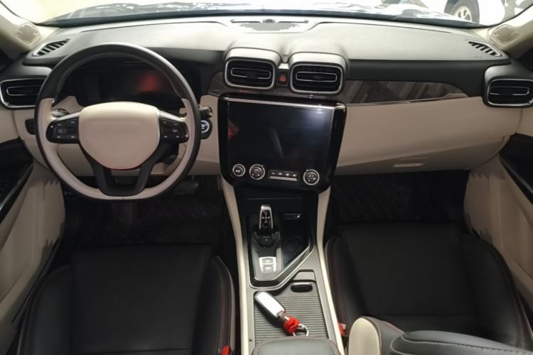 Used Lynk & Co 02 2019 High-Energy Edition 2.0T Automatic Two-Wheel Drive Zhaoban Model China VI Standard Center Console