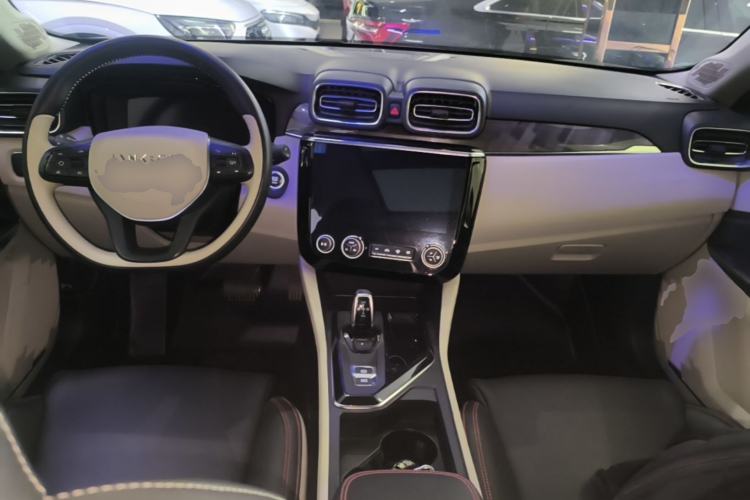 Used Lynk & Co 02 2019 1.5T DCT Two-Wheel Drive Zhaoban Version China VI Standard Center Console