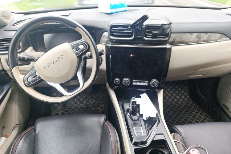 Used Lynk & Co 02 2019 1.5T DCT Two-Wheel Drive Shine Pro Edition China VI Standard Center Console
