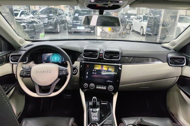 Used Lynk & Co 02 2019 High-Energy Edition 2.0T Automatic Two-Wheel Drive Zhaoban Model China VI Standard Center Console