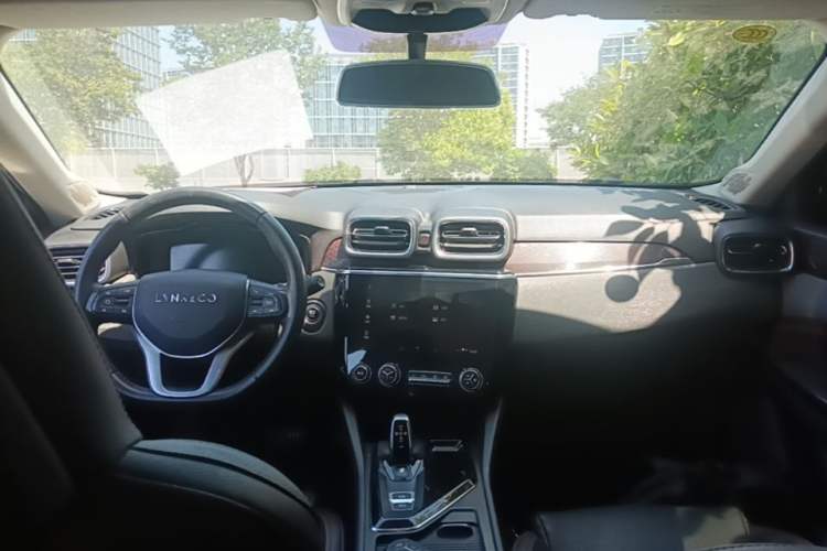 Used Lynk & Co 02 2019 1.5T DCT Two-Wheel Drive Sporty Version China VI Standard Center Console