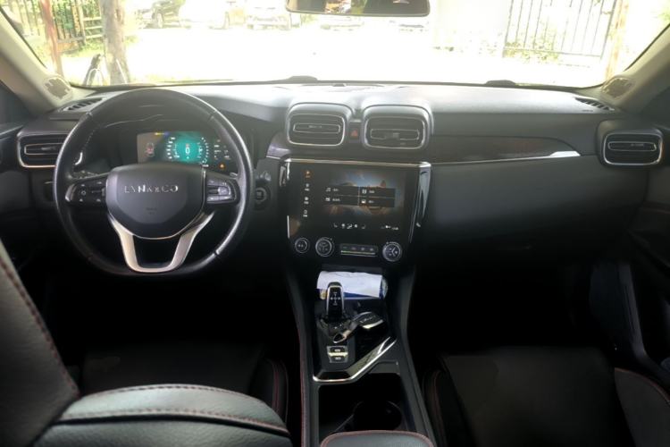 Used Lynk & Co 02 2019 1.5T DCT Two-Wheel Drive Sporty Version China VI Standard Center Console