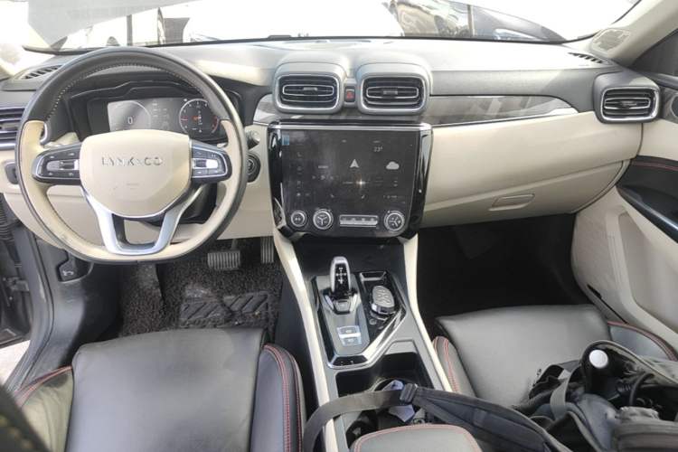 Used Lynk & Co 02 2019 1.5T DCT Two-Wheel Drive Shine Pro Edition China VI Standard Center Console