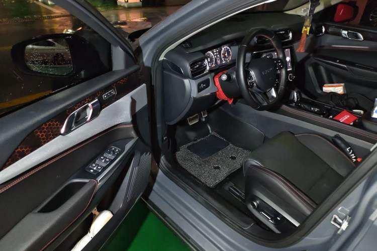 Used Lynk & Co 02 2019 1.5T DCT Two-Wheel Drive Pro Edition China VI Standard Driver Seat