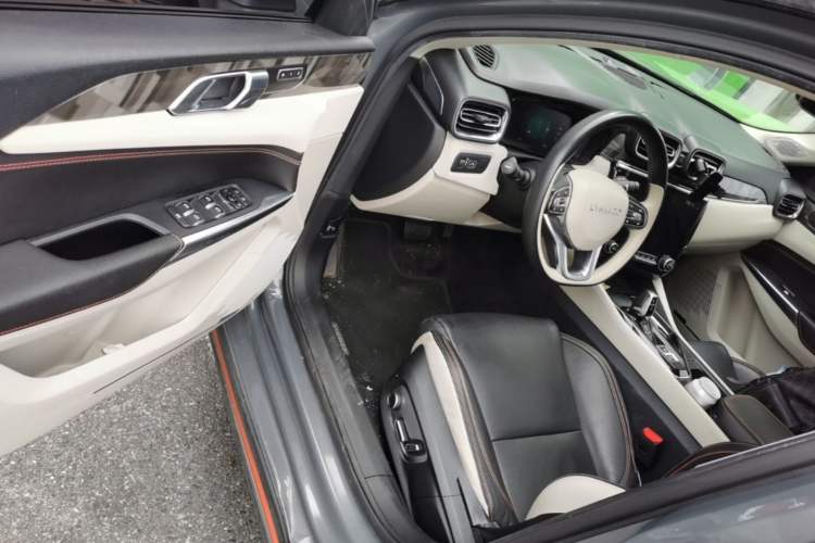 Used Lynk & Co 02 2019 1.5T DCT Two-Wheel Drive Zhaoban Version China VI Standard Driver Seat