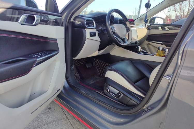 Used Lynk & Co 02 2019 1.5T DCT Two-Wheel Drive Shine Pro Edition China VI Standard Driver Seat