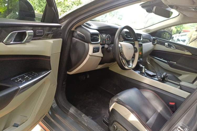 Used Lynk & Co 02 2019 High-Energy Edition 2.0T Automatic Two-Wheel Drive Shine Pro Edition China VI Standard Driver Seat