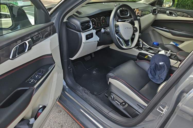 Used Lynk & Co 02 2019 High-Energy Edition 2.0T Automatic Two-Wheel Drive Shine Pro Edition China VI Standard Driver Seat