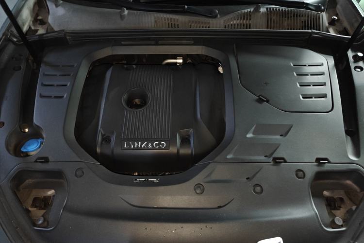 Used Lynk & Co 02 2019 High-Energy Edition 2.0T Automatic Two-Wheel Drive Shine Pro Edition China VI Standard Engine Bay