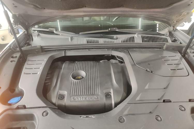 Used Lynk & Co 02 2019 High-Energy Edition 2.0T Automatic Two-Wheel Drive Shine Pro Edition China VI Standard Engine Bay