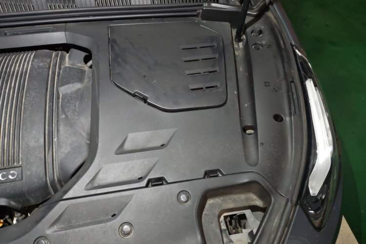 Used Lynk & Co 02 2019 1.5T DCT Two-Wheel Drive Pro Edition China VI Standard Engine Bay Left