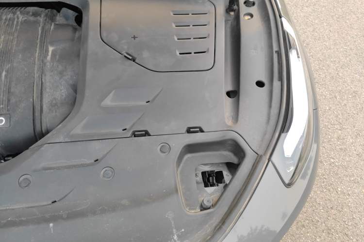 Used Lynk & Co 02 2019 1.5T DCT Two-Wheel Drive Sporty Version China VI Standard Engine Bay Left