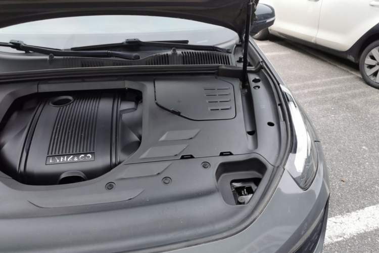Used Lynk & Co 02 2019 1.5T DCT Two-Wheel Drive Zhaoban Version China VI Standard Engine Bay Left
