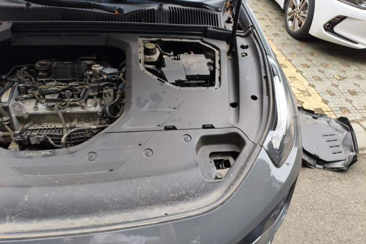 Used Lynk & Co 02 2019 1.5T DCT Two-Wheel Drive Pro Edition China VI Standard Engine Bay Left