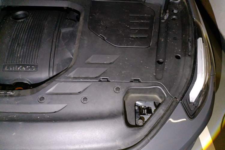 Used Lynk & Co 02 2019 1.5T DCT Two-Wheel Drive Pro Edition China VI Standard Engine Bay Left