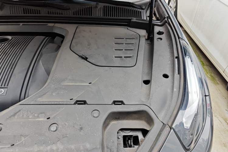 Used Lynk & Co 02 2019 1.5T DCT Two-Wheel Drive Shine Pro Edition China VI Standard Engine Bay Left