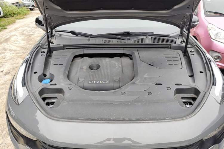 Used Lynk & Co 02 2019 High-Energy Edition 2.0T Automatic Two-Wheel Drive Shine Pro Edition China VI Standard Engine Bay