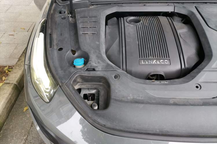 Used Lynk & Co 02 2019 1.5T DCT Two-Wheel Drive Pro Edition China VI Standard Engine Bay Right