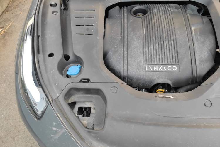 Used Lynk & Co 02 2019 1.5T DCT Two-Wheel Drive Sporty Version China VI Standard Engine Bay Right