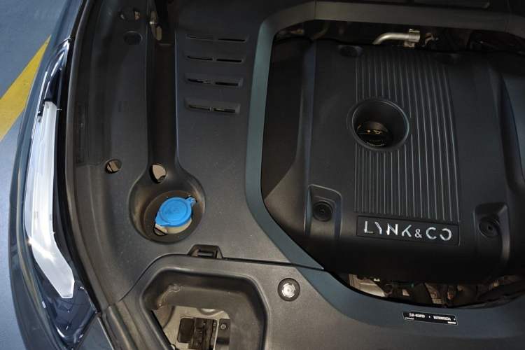 Used Lynk & Co 02 2019 High-Energy Edition 2.0T Automatic Two-Wheel Drive Shine Pro Edition China VI Standard Engine Bay Right