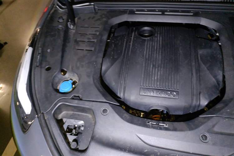 Used Lynk & Co 02 2019 1.5T DCT Two-Wheel Drive Pro Edition China VI Standard Engine Bay Right