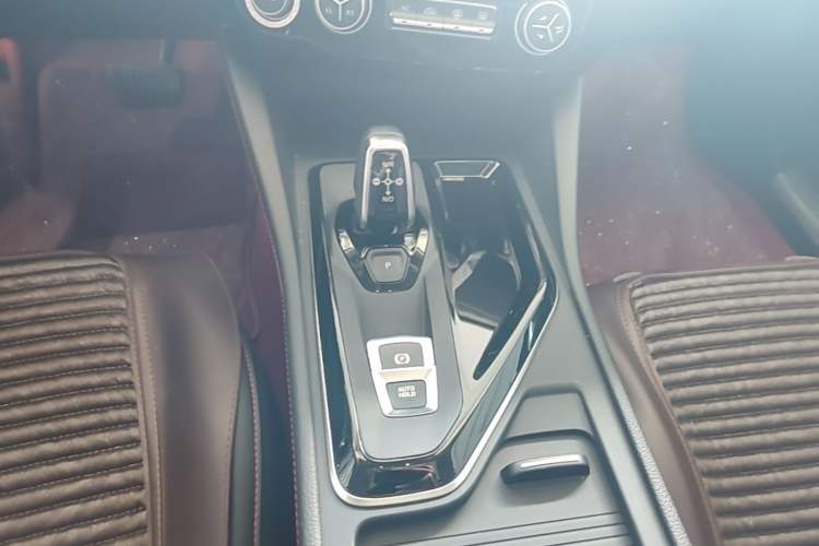 Used Lynk & Co 02 2019 1.5T DCT Two-Wheel Drive Pro Edition China VI Standard Gear Lever