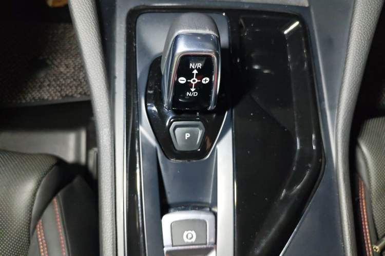 Used Lynk & Co 02 2019 1.5T DCT Two-Wheel Drive Pro Edition China VI Standard Gear Lever
