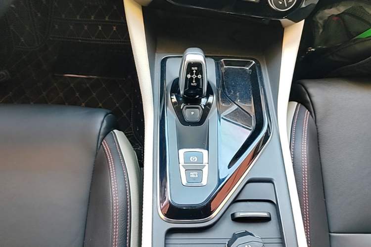 Used Lynk & Co 02 2019 High-Energy Edition 2.0T Automatic Two-Wheel Drive Shine Pro Edition China VI Standard Gear Lever