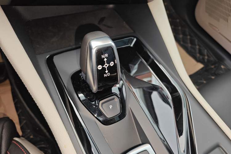 Used Lynk & Co 02 2019 1.5T DCT Two-Wheel Drive Shine Pro Edition China VI Standard Gear Lever