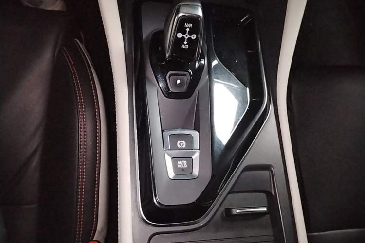 Used Lynk & Co 02 2019 1.5T DCT Two-Wheel Drive Zhaoban Version China VI Standard Gear Lever