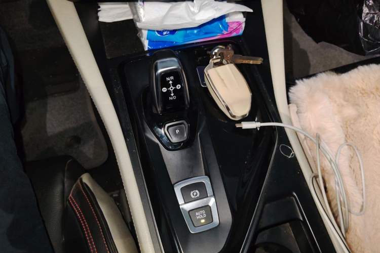 Used Lynk & Co 02 2019 1.5T DCT Two-Wheel Drive Shine Pro Edition China VI Standard Gear Lever