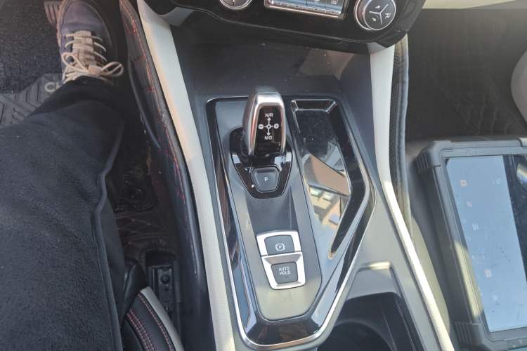 Used Lynk & Co 02 2019 High-Energy Edition 2.0T Automatic Two-Wheel Drive Shine Pro Edition China VI Standard Gear Lever